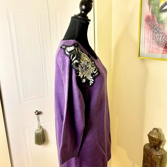 Cable & Gauge purple knit sweater adorned w/ epaulettes of embroidered sequins💜 - Picture 4 of 9